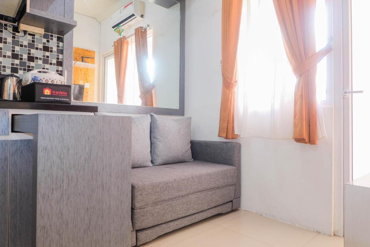Apartemen Warm And Cozy 2br Pramuka Near Mall By Travelio *
