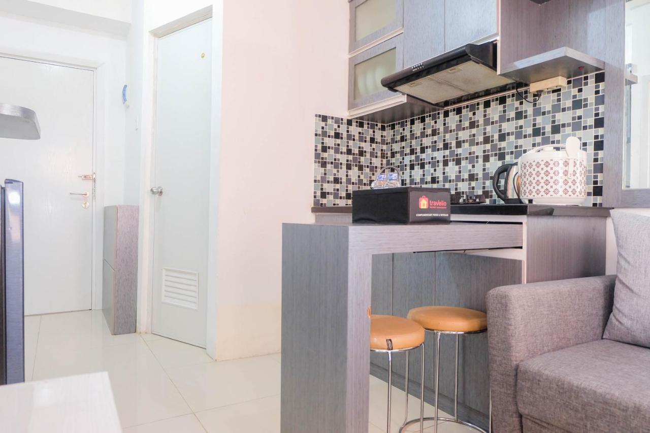 Apartemen Warm And Cozy 2br Pramuka Near Mall By Travelio